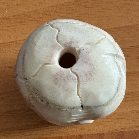 Unique hand carved large yak bone Skull bead for meditation,decor,pendant 49gram - Picture 8 of 9